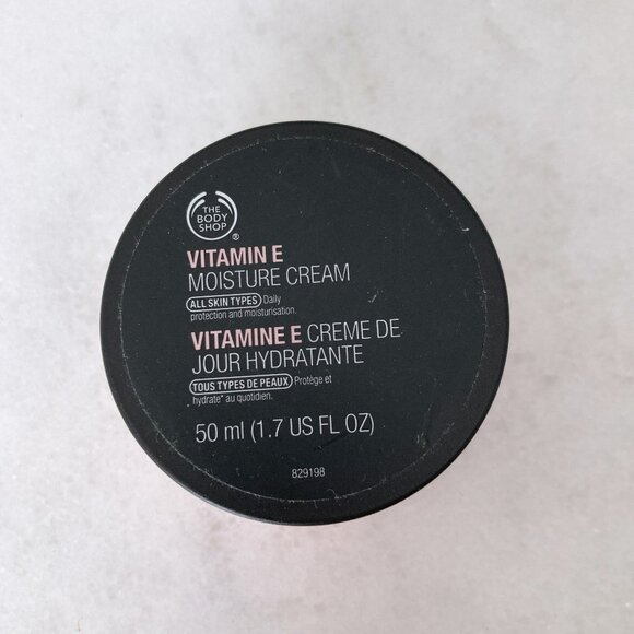 New! The Body Shop Vitamin E moisture cream / face moisturizer / face cream - Picture 3 of 4